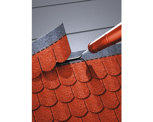 Nanášanie lepidla na strešný šindeľ