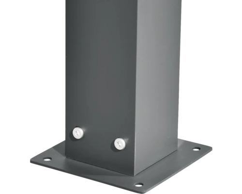 Detail šedého terasového zastrešenia s upevňovacími skrutkami a montážnou doskou