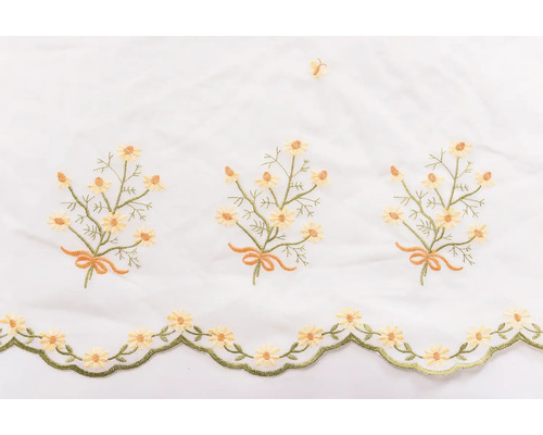 Záclona s kvetinovou výšivkou