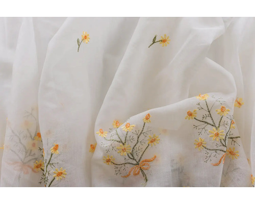 Záclonová látka s kvetinovým vzorom