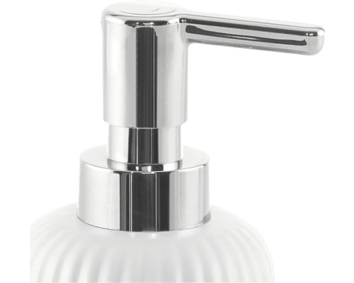 Detail dávkovača mydla s chrómovaným čerpadlom