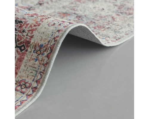 Detailný pohľad na vzorovaný koberec