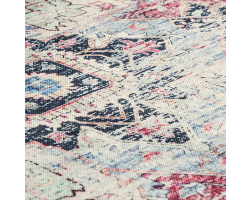 Detailný pohľad na koberec so vzorom