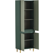 Otvorená skriňa s policami a drevenými dverami