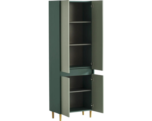 Otvorená skriňa s policami a drevenými dverami