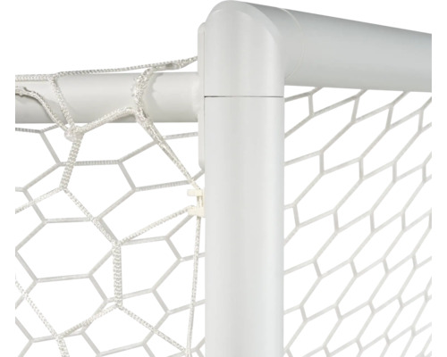 Detail futbalovej bránky so sieťou