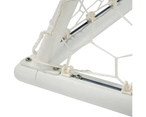 Detail futbalovej bránky so sieťou