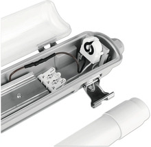 Svietidlo do vlhkého prostredia s otvoreným krytom a viditeľnou kabelážou