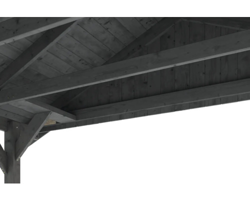 Detailný pohľad na drevený pavilón so strešnou konštrukciou