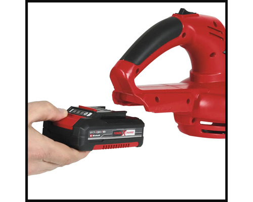 Akumulátor Einhell sa pripája k vysávaču lístia