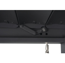 Detailný záber lamelovej strechy pergoly s mechanickým otváracím mechanizmom