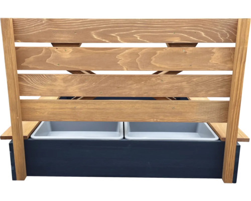 Drevený vyvýšený záhon s dvoma kvetináčmi