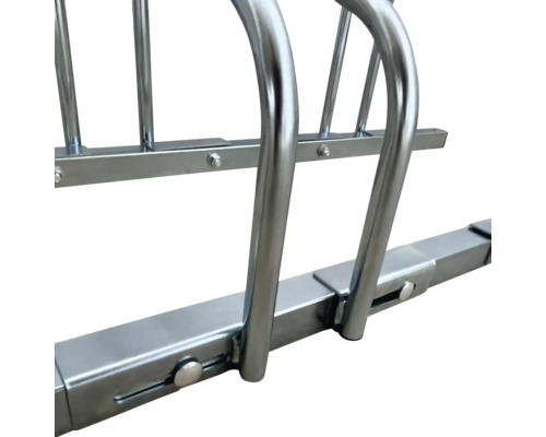 Kovový stojan na bicykle na uskladnenie bicyklov