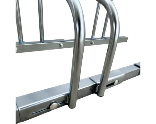 Kovový stojan na bicykle pre bezpečné uloženie bicykla