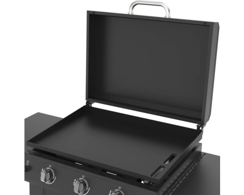 Otvorená grilovacia doska s krytom a ovládacími prvkami.