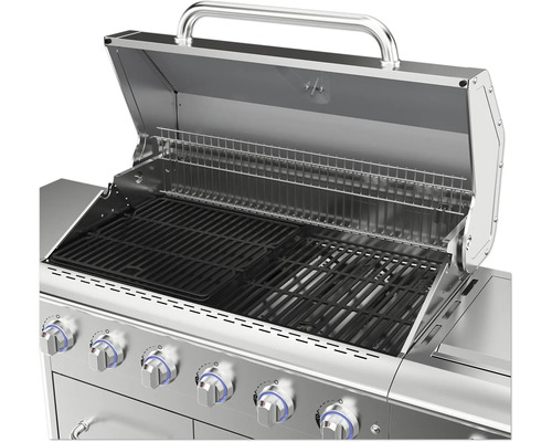 Gril s otvoreným vekom, grilovacím roštom a ovládacími gombíkmi.