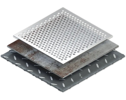 Tri rôzne kovové dosky: dierovaný plech, oceľová doska a slzičkový plech