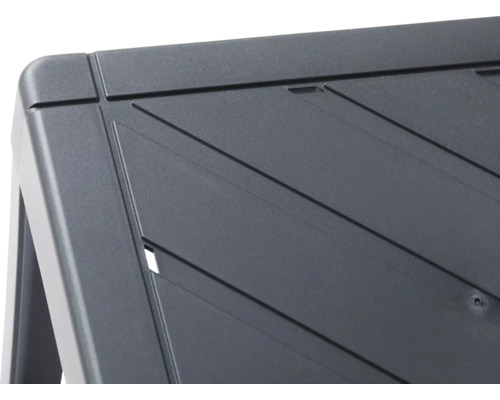 Detail záhradného stola z plastu