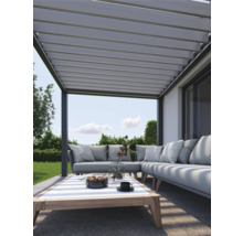 Pergola so záhradným nábytkom a stolom na terase