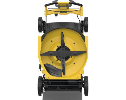 Pohľad zdola na žltú kosačku na trávu DeWalt s rezným nožom