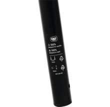 Detail čierneho rámu hojdačky s pokynmi na recykláciu a opravy a logom Exit Toys