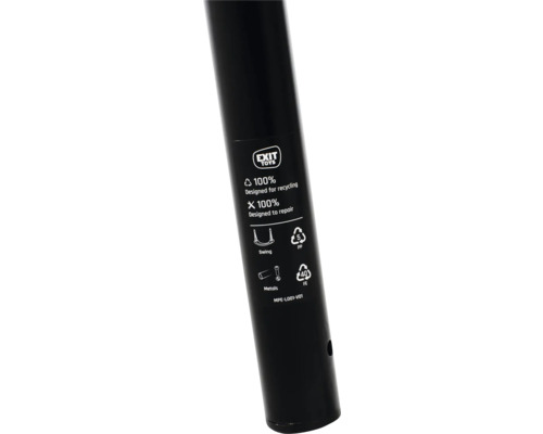 Detail čierneho rámu hojdačky s pokynmi na recykláciu a opravy a logom Exit Toys