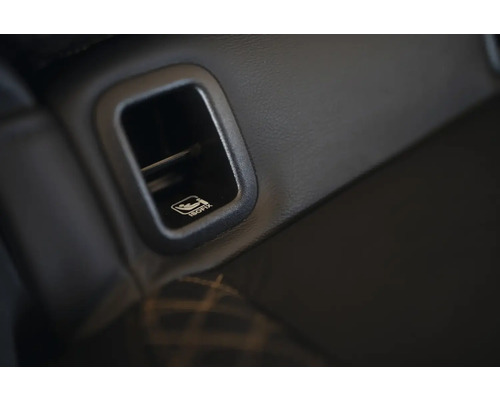 Detailný pohľad na upevnenie detskej sedačky Isofix v aute