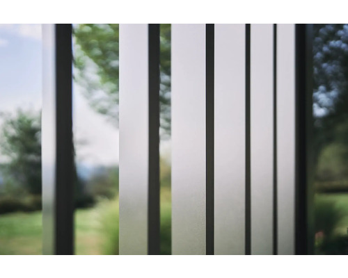 Detailný pohľad na zástenu na záhrade