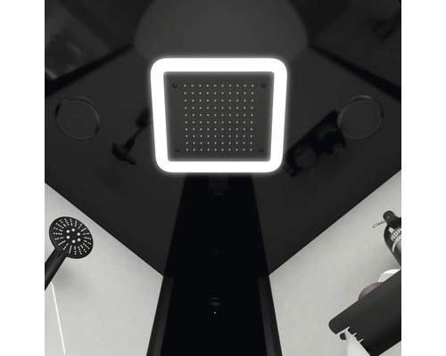 Stropná sprchová armatúra s LED osvetlením a ručnou sprchou v kúpeľni.