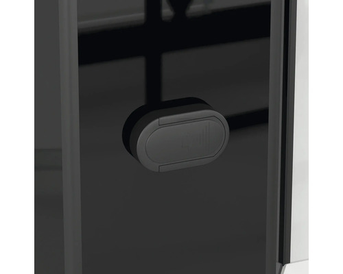 Detail sprchovacieho kúta: rukoväť so symbolom šípky