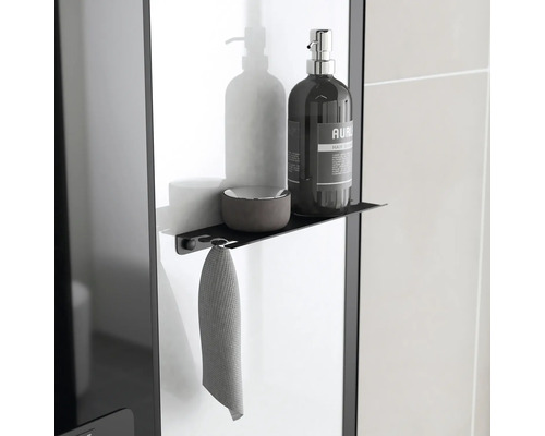 Kúpeľňová polica s uterákom, dávkovačom mydla a miskou