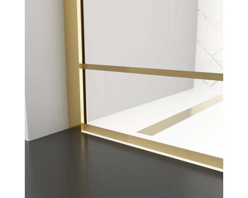 Detailný pohľad na sprchovací kút so zlatým kovaním