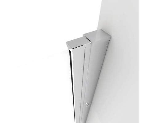 Detail sprchovacieho kúta s chrómovaným profilom