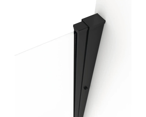 Rohový detail sprchovacieho kúta s čiernym rámom