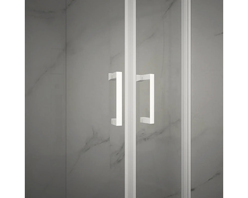 Detail sprchovacieho kúta s madlami