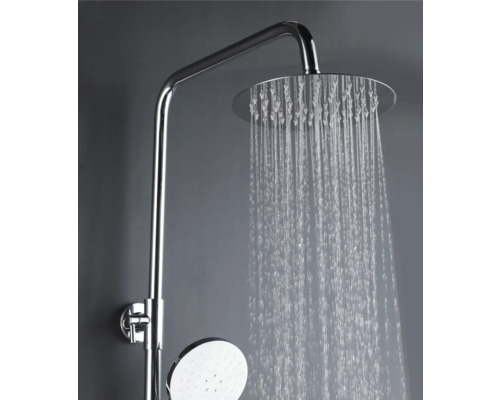 Sprchový systém s hlavovou a ručnou sprchou v prevádzke