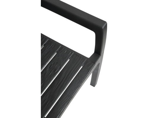 Detail záhradnej stoličky s podrúčkou