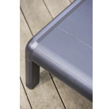 Detail plastového záhradného stola