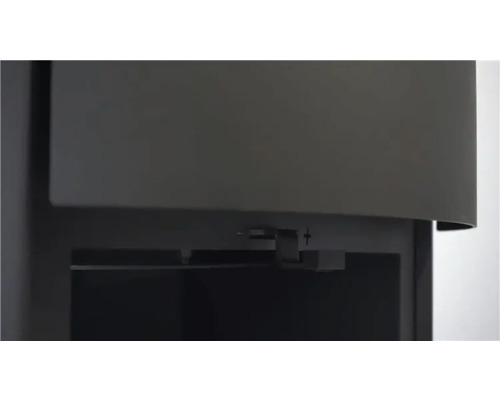 Detailný pohľad na kachle na drevo s otvorenou priehradkou