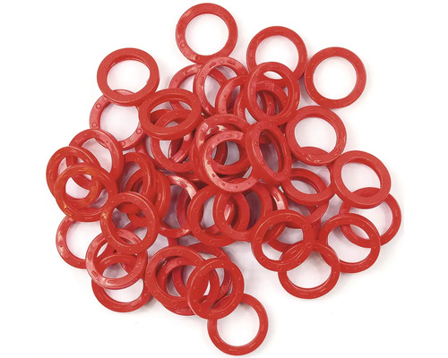 Mnoho červených plastových krúžkov