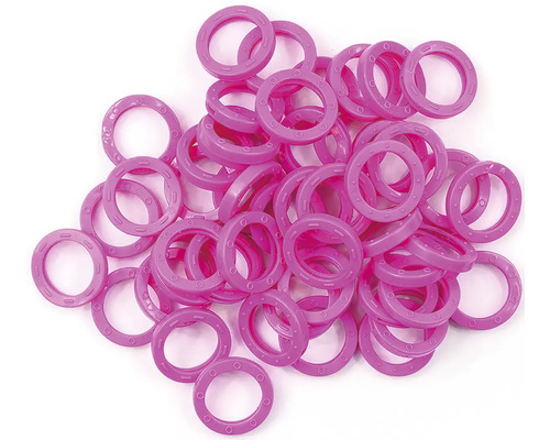 Niekoľko plastových krúžkov na závesy