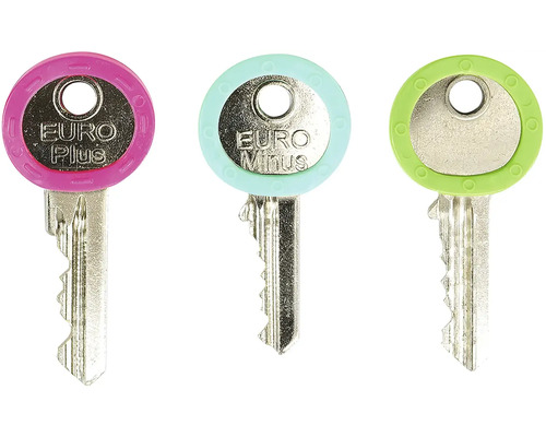 Tri kľúče s farebnými rukoväťami