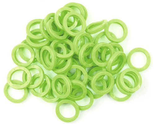 Sada zelených plastových krúžkov