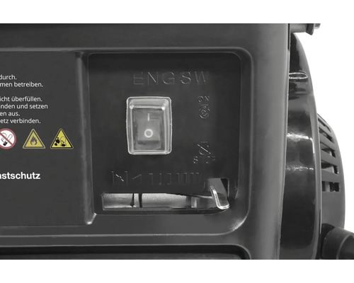 Detail elektrického generátora s vypínačmi a varovaniami