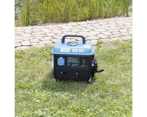 Elektrocentrála GÜDE GSE 951 na trávniku