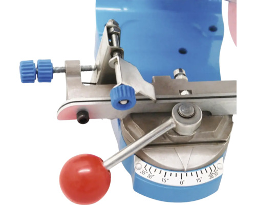 Detailný pohľad na pokosovú pílu s nastavením uhla