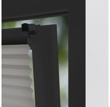 Detailný pohľad na skladanú žalúziu na okne