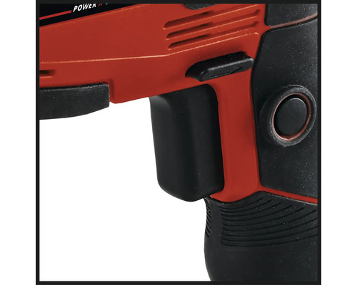 Detailný pohľad na vŕtačku s vypínačom a rukoväťou