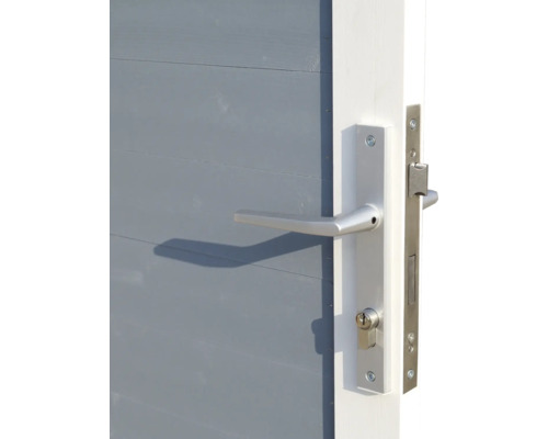 Kovanie dverí s kľučkou na drevených dverách