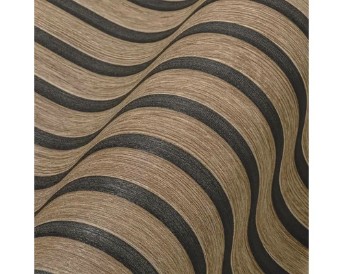 Tapeta s vlnitým pruhovaným vzorom s vzhľadom dreva